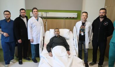 8,5 kiloluk böbrekle yaşadı, ameliyatla kurtuldu