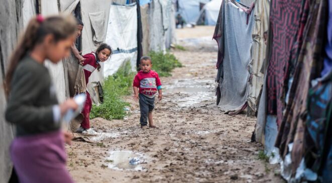 Soykırımcı İsrail’in ablukası altındaki Gazze’de ekmek krizi yaşanıyor