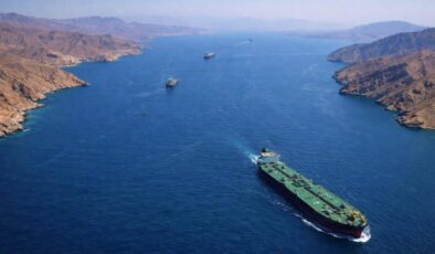 Hürmüz Boğazı’nda belirsizlik sürüyor: Deniz trafiği durma noktasında