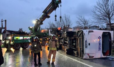 Büyükçekmece’de servis aracı devrildi: 1 ölü, 9 yaralı