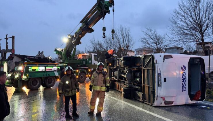 Büyükçekmece’de servis aracı devrildi: 1 ölü, 9 yaralı