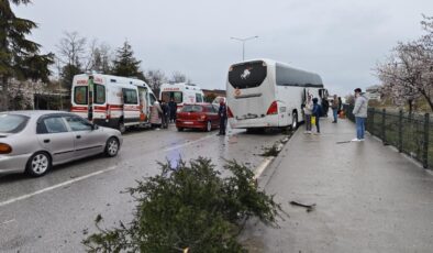 Çorum’da yolcu otobüsü ile minibüs çarpıştı: 7 yaralı