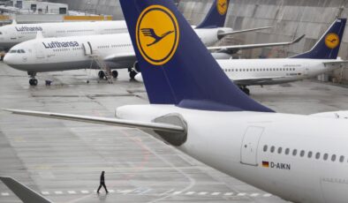 Lufthansa, jet yakıtı krizi nedeniyle 20 bin uçuşu iptal edecek