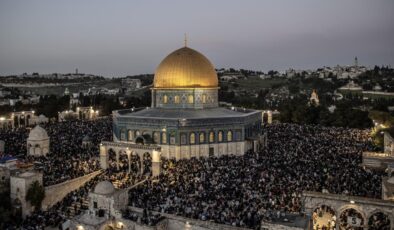 Mescid-i Aksa 41 gün sonra ibadete açıldı