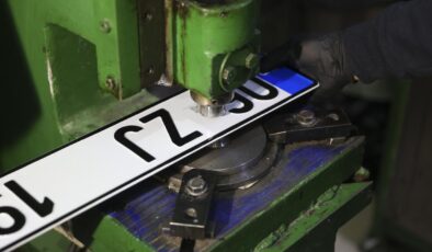 Standartlara aykırı basılan plakalar ücretsiz değiştirilecek