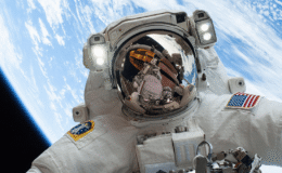 Astronotlar Yakında Uzayda Birbirlerine Phub Yapabilecekler. Ay Yörüngesinin Ötesinden Bile.