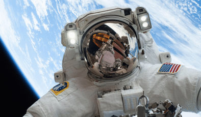 Astronotlar Yakında Uzayda Birbirlerine Phub Yapabilecekler. Ay Yörüngesinin Ötesinden Bile.