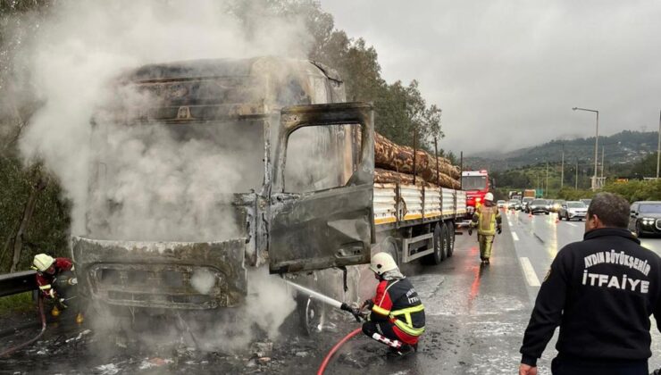 Seyir halindeki tır küle döndü