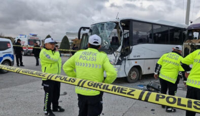 İşçi servisi ile tır çarpıştı: 12 yaralı