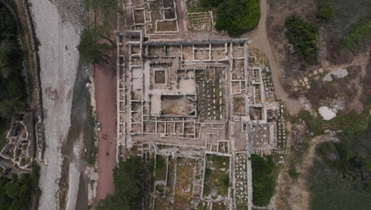 Olympos'ta aristokrat bir kadına ait anıtsal mezar bulundu