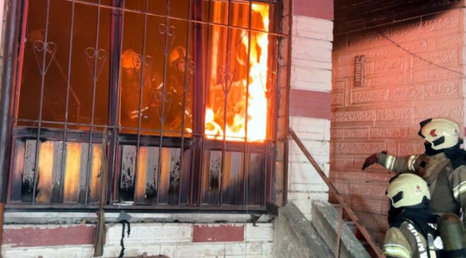 İstanbul’da 4 katlı binada yangın paniği: Mahsur kalanlar böyle kurtarıldı