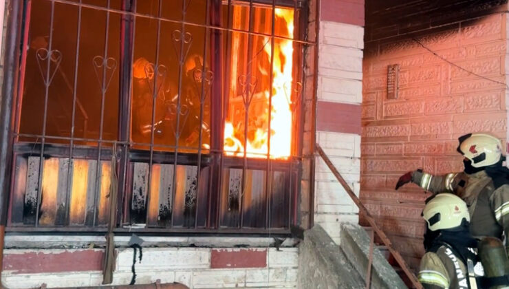 İstanbul’da 4 katlı binada yangın paniği: Mahsur kalanlar böyle kurtarıldı