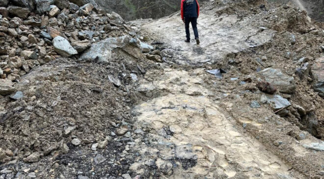 Hakkari’yi sağanak ve heyelan vurdu