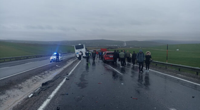 Aksaray’da zincirleme kaza: Yolcu otobüsü 10 araca çarptı