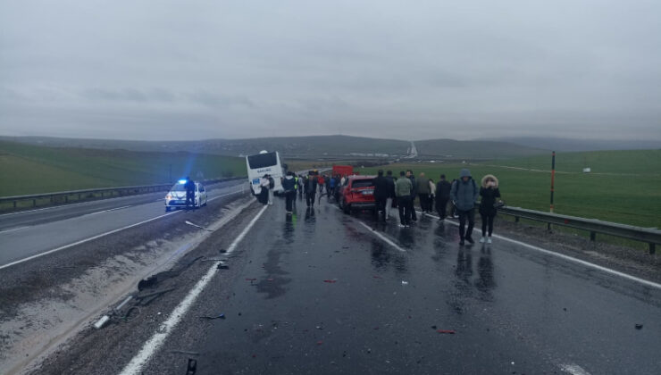 Aksaray’da zincirleme kaza: Yolcu otobüsü 10 araca çarptı