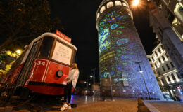 Galata Kulesi'nde kültürel miras için farkındalık gösterisi
