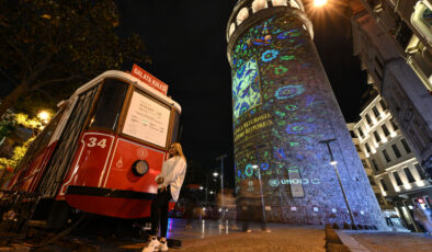 Galata Kulesi'nde kültürel miras için farkındalık gösterisi