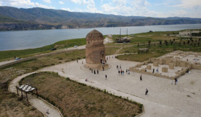 Tarihi Hasankeyf ilçesi bayramda ilgi odağı oldu