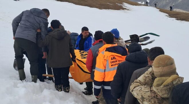 Artvin’de çığ altında kalan çobanın cansız bedenine ulaşıldı