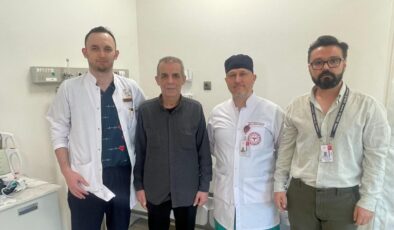 Üç damarı kapalı hasta küçük kesiyle yapılan bypassla sağlığına kavuştu