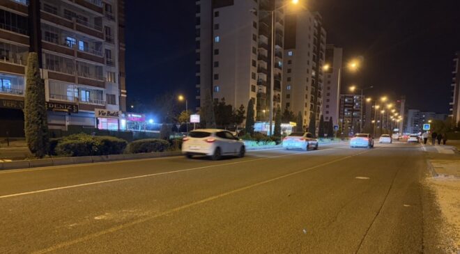 Diyarbakır’da 6 kişilik ailenin arasından fırtına gibi geçti!
