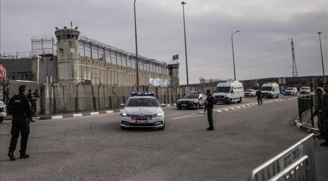 Haaretz: İsrail, 7 Ekim sonrası ilk kez Kızılhaç’a Filistinlilerin tutulduğu cezaevlerini ziyaret izni verecek
