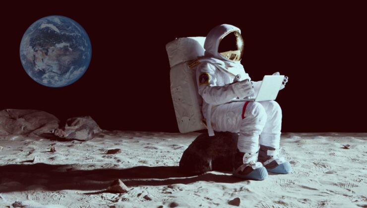 Artemis 2 astronotlarının en merak edilen gözlemi: Ay aslında hangi renk?