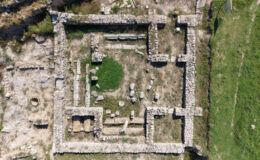 Hadrianapolis Antik Kenti'nde 1750 yıllık pitos mezar bulundu