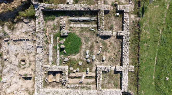 Hadrianapolis Antik Kenti'nde 1750 yıllık pitos mezar bulundu