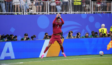 Ronaldo tarihe geçti