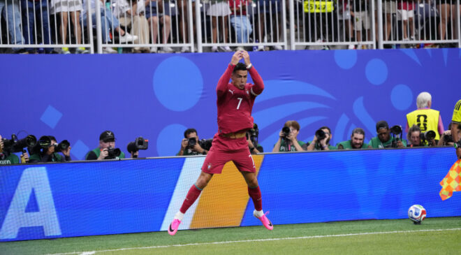 Ronaldo tarihe geçti