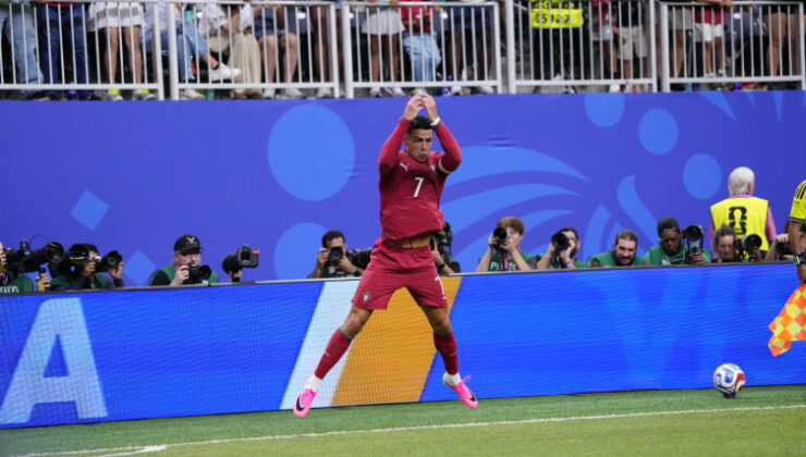 Ronaldo tarihe geçti