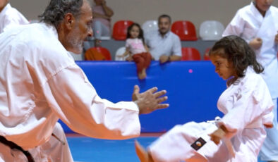 Depremzede çocuklar karate ile moral buluyor