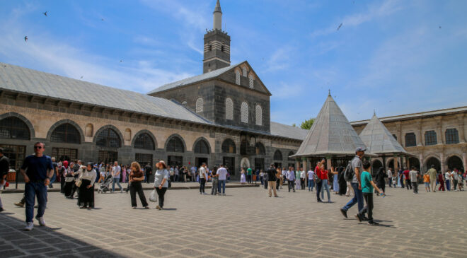 Diyarbakır ve Mardin'de bayram tatili yoğunluğu