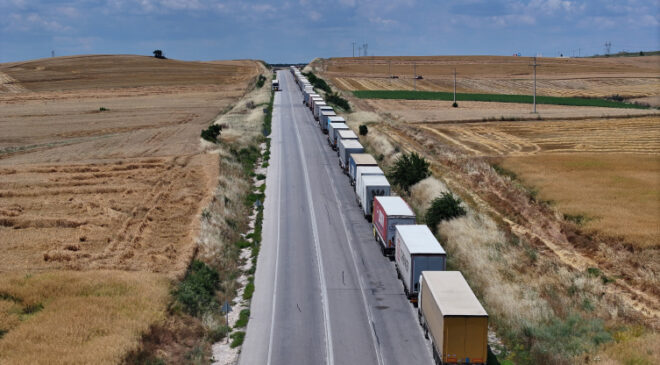Hamzabeyli Sınır Kapısı’nda 23 kilometrelik tır kuyruğu