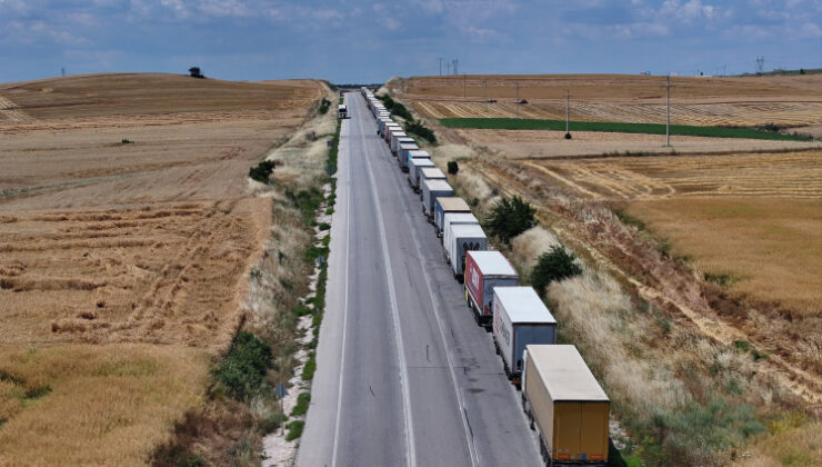 Hamzabeyli Sınır Kapısı’nda 23 kilometrelik tır kuyruğu