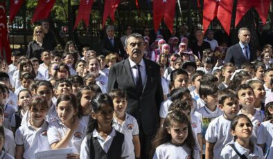 Bakan Tekin: Çocuklarımızın kitap okuma alışkanlığı çok önemli