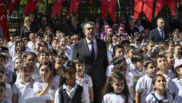 Bakan Tekin: Çocuklarımızın kitap okuma alışkanlığı çok önemli