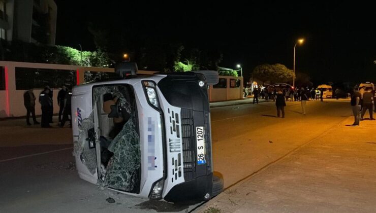 Eskişehir’de servis aracı devrildi: 7 yaralı