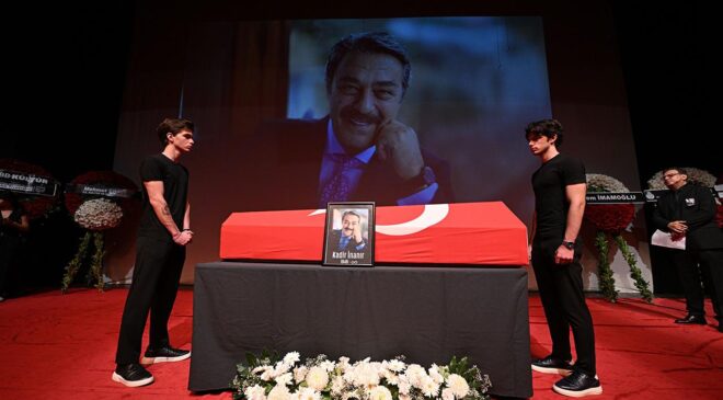 Usta oyuncu Kadir İnanır, son yolculuğuna uğurlanıyor