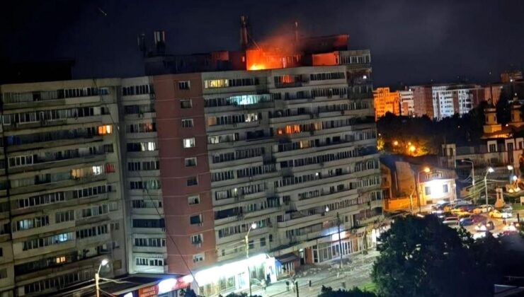 Romanya’da bir apartmana Rus İHA’sı düşmesi sonucu 2 kişi yaralandı