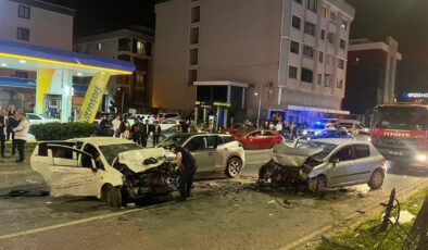 Samsunda 3 aracın karıştığı kazada 5 kişi yaralandı