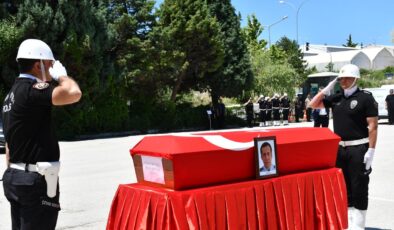 Görev başında kalp krizi geçiren polis memuru Kütahya’da son yolculuğuna uğurlandı