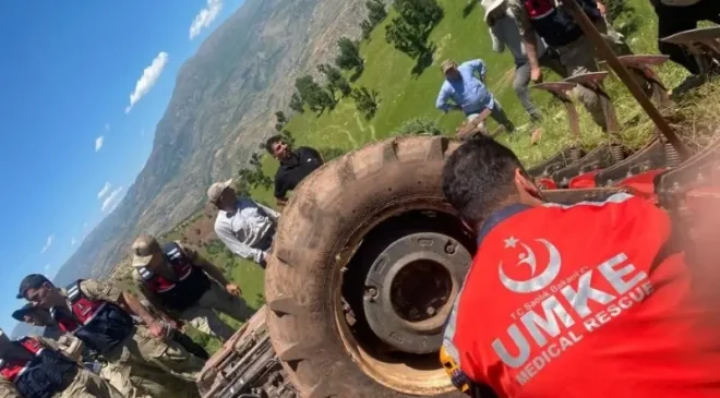 Siirt’te devrilen traktörün altında kalan sürücü ağır yaralandı