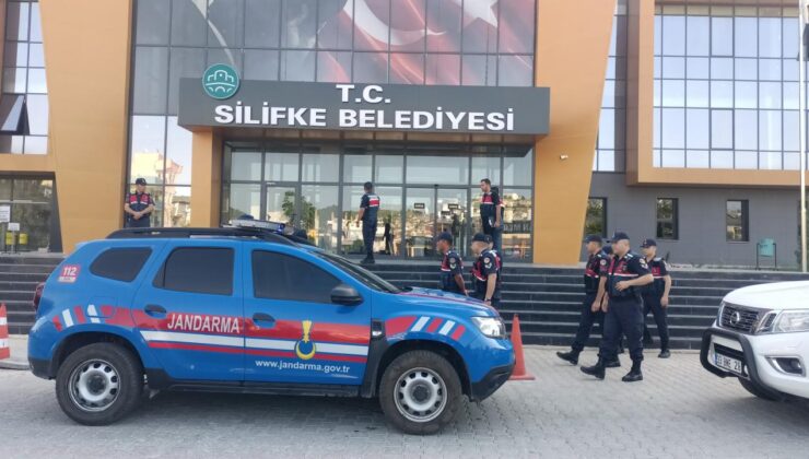 Silifke Belediyesine yönelik soruşturmada Başkan Turgut ve 7 şüpheli tutuklandı