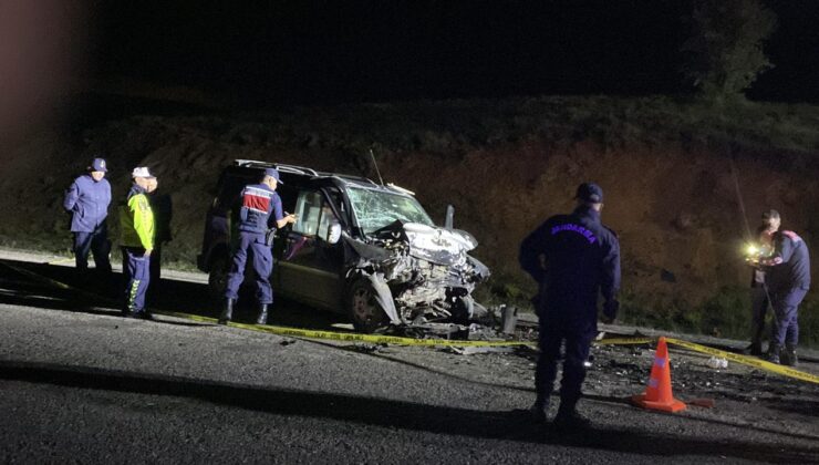 Sivas’taki trafik kazası: 3 ölü, 2 yaralı