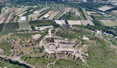 Aspendos'un 2 bin yıllık tiyatro caddesi gün yüzüne çıkarıldı