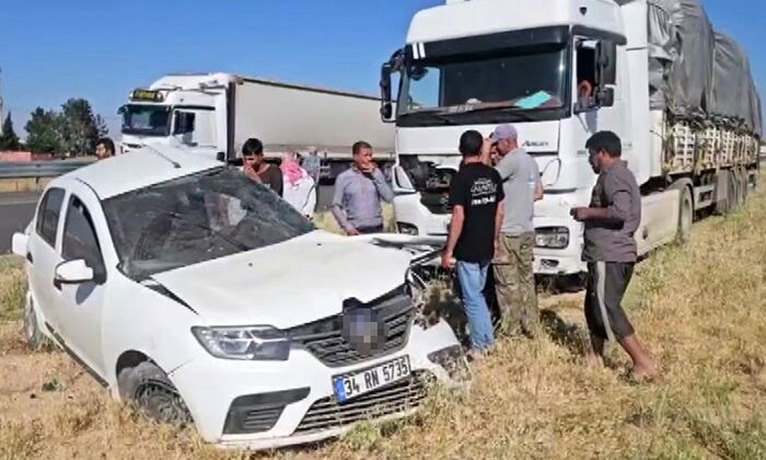 YKS’ye giderken tırla çarpışan otomobilin sürücüsü hayatını kaybetti