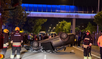 Takla atan otomobilden burunları bile kanamadan çıktılar