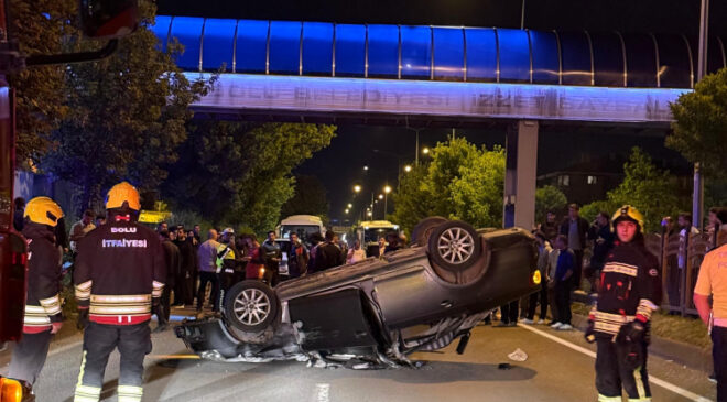 Takla atan otomobilden burunları bile kanamadan çıktılar